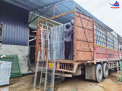 家禽養(yǎng)殖護(hù)欄網(wǎng),裝車(chē)發(fā)往廣西貴港